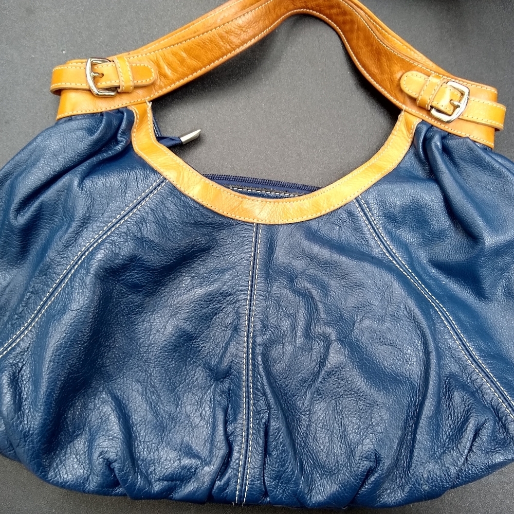 Innue Blue Leather Italian Handbag